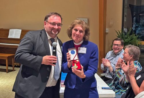 Gan archibīskapei Laumai Zušēvicai, gan prāvestam emer. Kārlim Žolam Ukraina piešķīrusi ordeņus par atbalstu