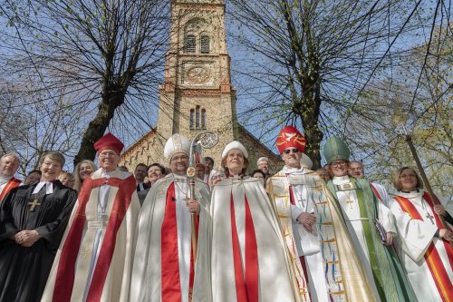 Pēc konsekrācijas dievkalpojuma ar kolēģiem un viesiem