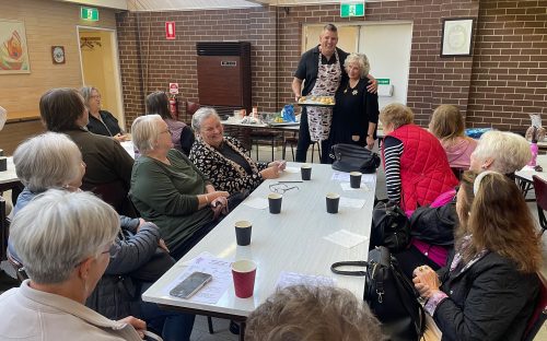 Rūdis Dancis un latviešu pīrāgu cepējas