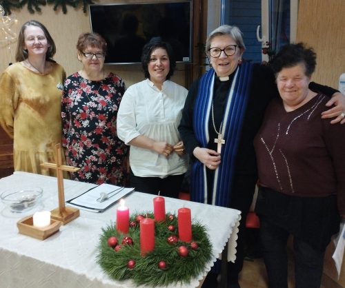 Pēc Adventa svēt– brīža Vīķu Rekreācijas centrā; otrā no labās: bīskape emer., mācītāja Jāna–Jēruma Grīnberga