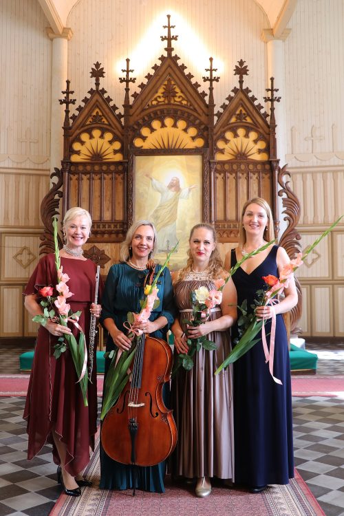 Pēc koncerta “Vasks. Dubra. Stivriņa” Aizputes baznīcā; no kreisās: Dita Krenberga (flauta), Inita Malnača (čells), Ilona Birģele (ērģeles), Ilze Grēvele–Skaraine (soprāns)